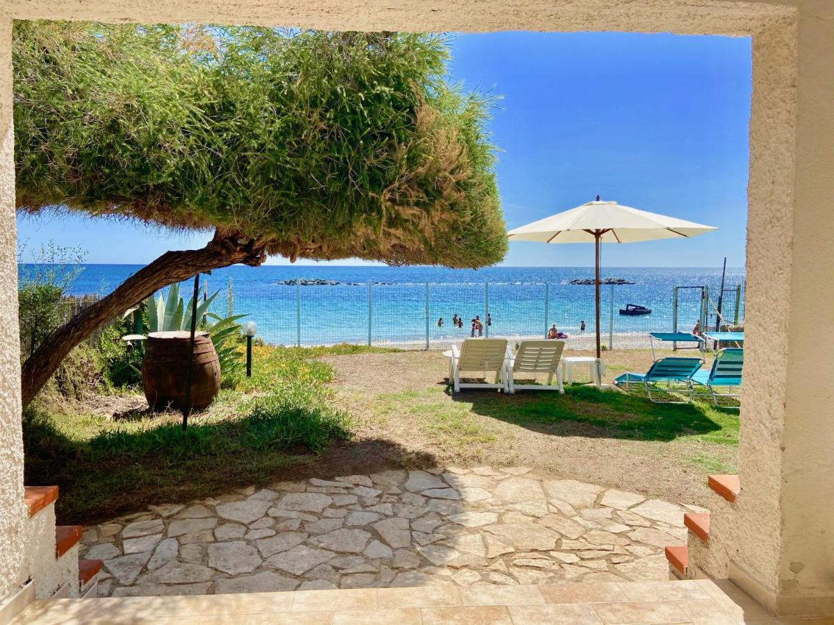 Paradise Beachfront Villa, Porto Columbu, Sardinia Porto Columbu - Perd'E Sali Екстер'єр фото