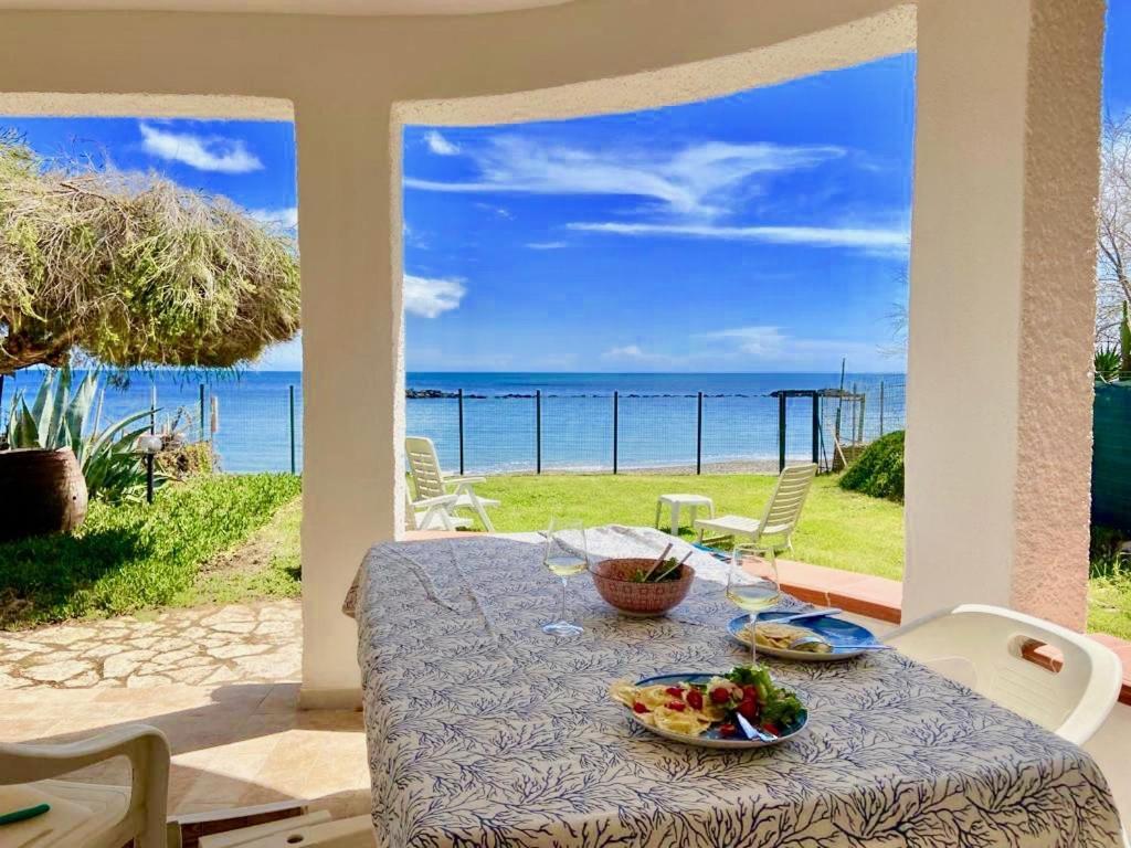Paradise Beachfront Villa, Porto Columbu, Sardinia Porto Columbu - Perd'E Sali Екстер'єр фото