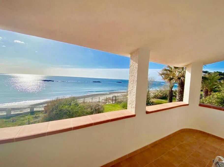 Paradise Beachfront Villa, Porto Columbu, Sardinia Porto Columbu - Perd'E Sali Екстер'єр фото